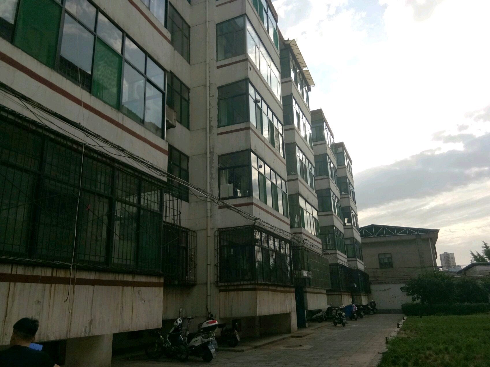 孝义市国税局小区,国税局小区 对口二小 紧邻新宏幼儿园 设备齐全 交通便利14