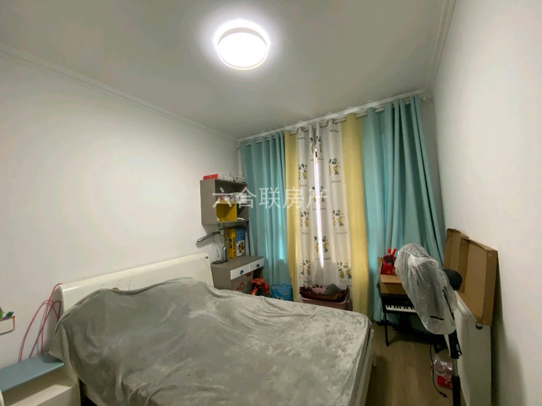 缙颐天下城,缙颐天下城,3室2厅2卫2阳台精装,带家具家电暖气7