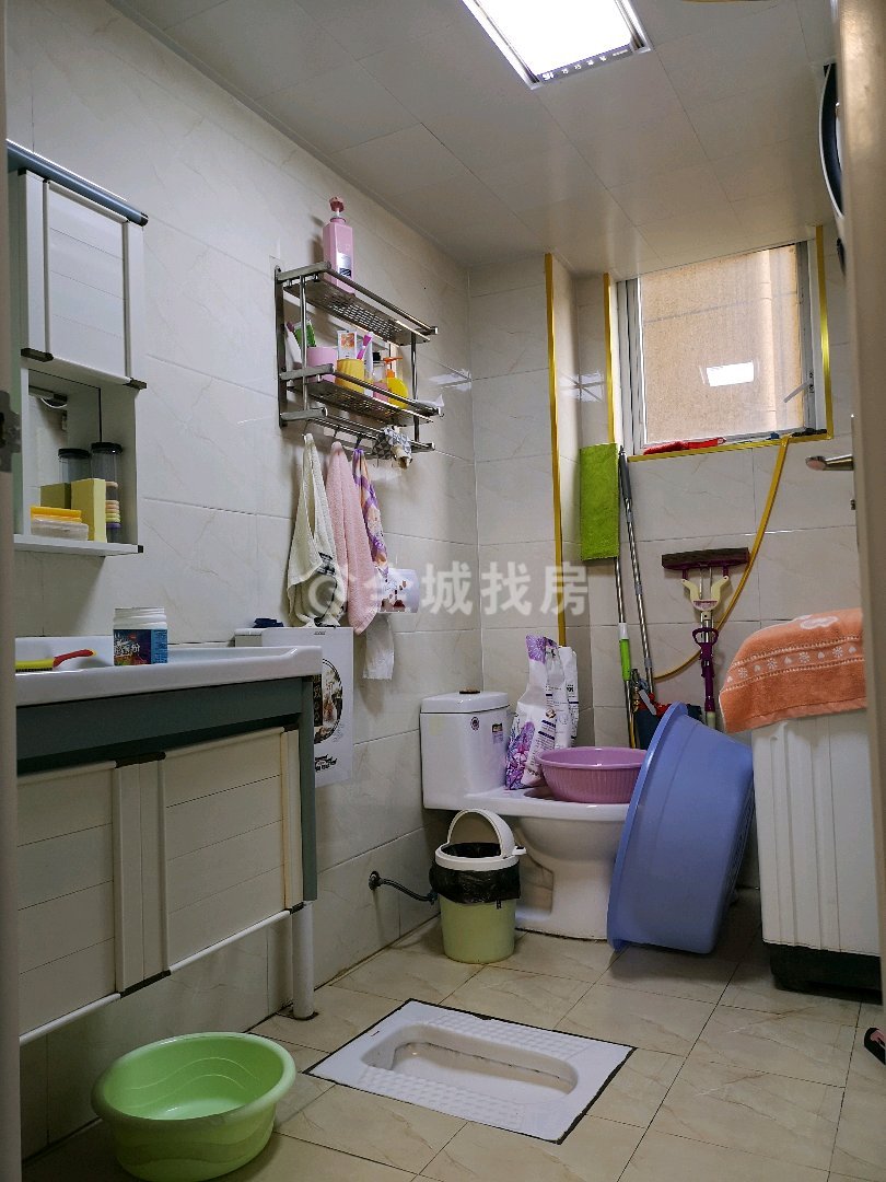 卧龙大都会,卧龙大都会一楼 4室2厅2卫精装修 车位可停2辆带50平花园3