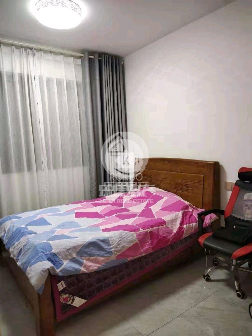 云天华府,云天华府精装修四房,送大露台独用,拎包入住,3
