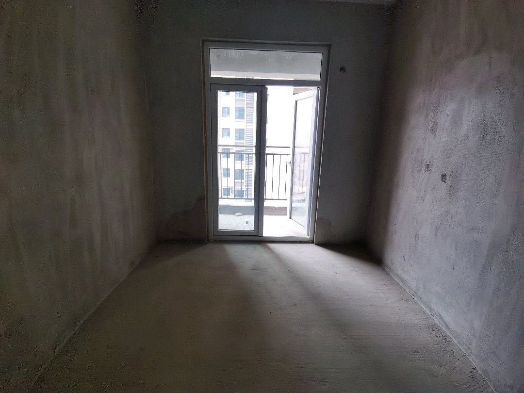 欣华理想城,欣华理想城三室毛坯急售4