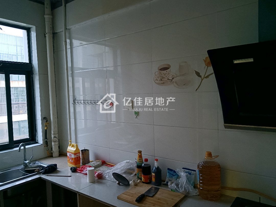 上宅公馆,首付8w!精装修!南北通透!学校附近!8