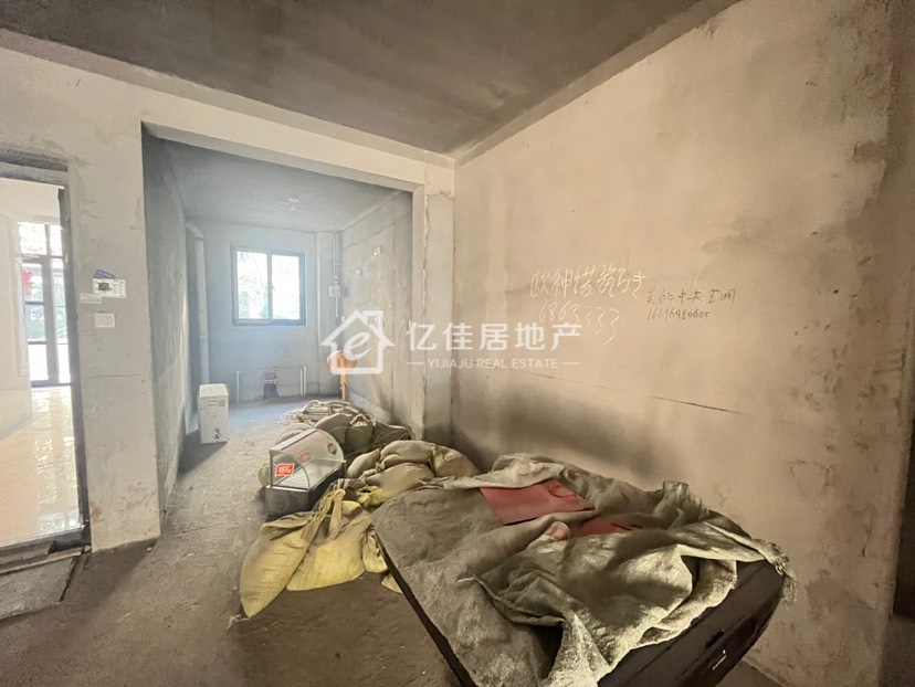 圣庄园东湖,一楼带院洋房!两层!圣庄园东湖!毛坯!7