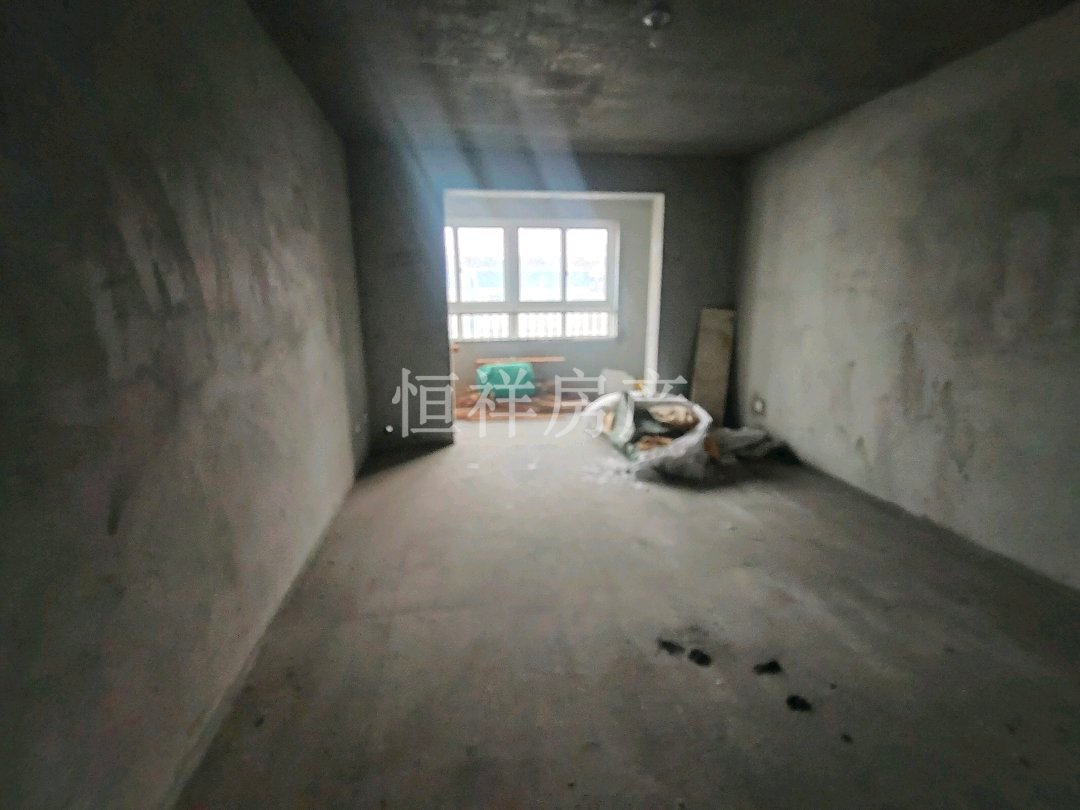 亚美国际花园,亚美国际花园 三室精装 可拎包入住1