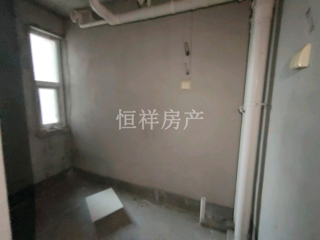 亚美国际花园,亚美国际花园 三室精装 可拎包入住10