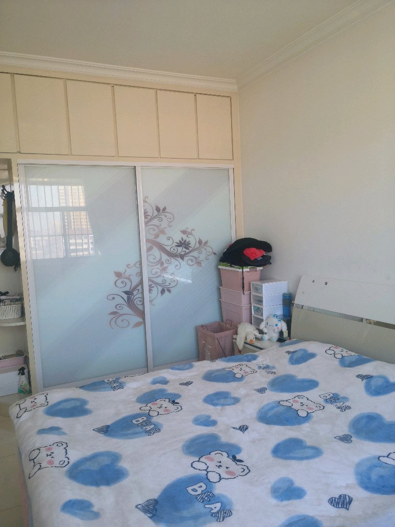 农丰小区,农丰西小区,6楼,两室两厅一卫,精装修,南北卧,带储藏室!11