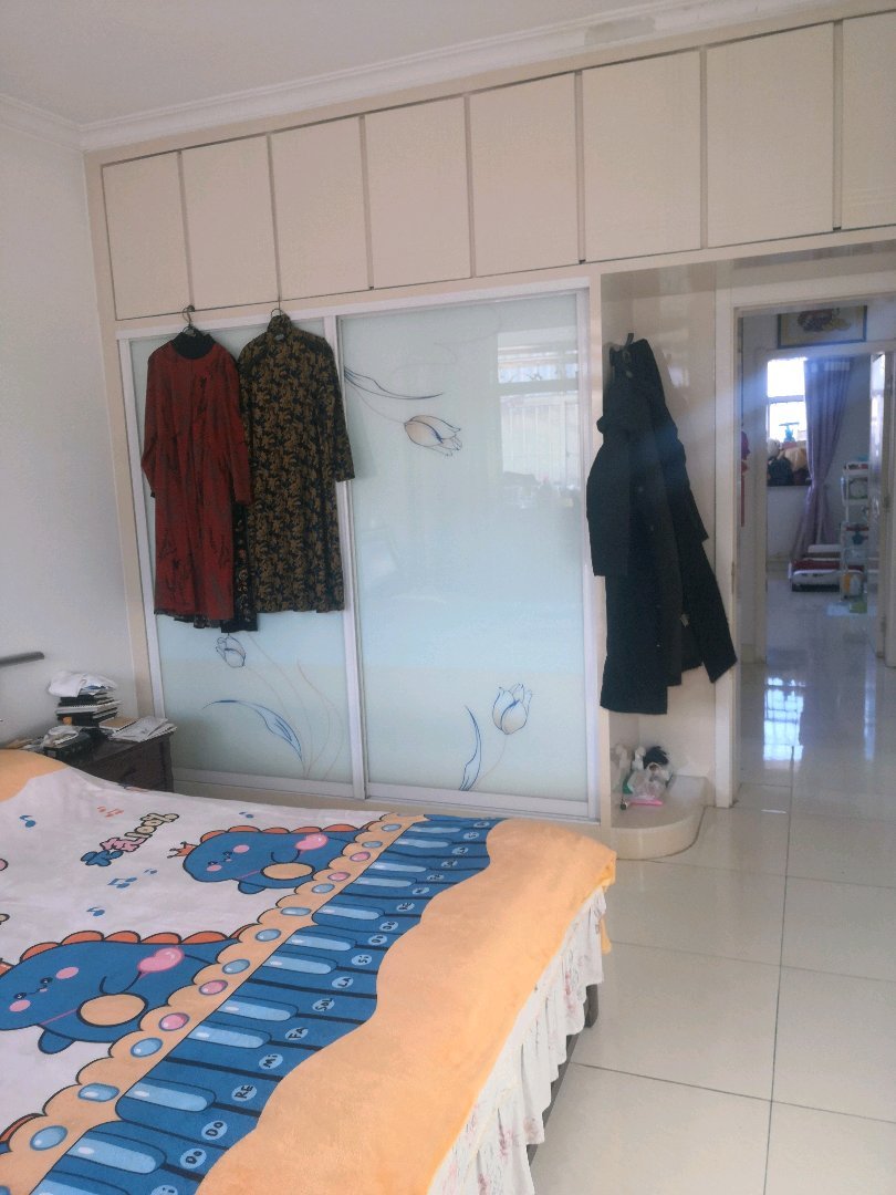 农丰小区,农丰西小区,6楼,两室两厅一卫,精装修,南北卧,带储藏室!8