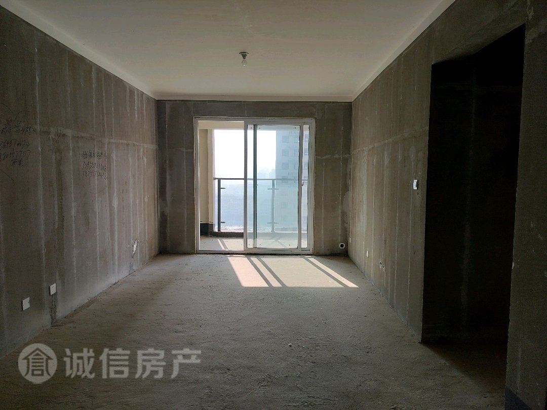 薛园西区,交通方便,环境好,毛坯可随意装修。1
