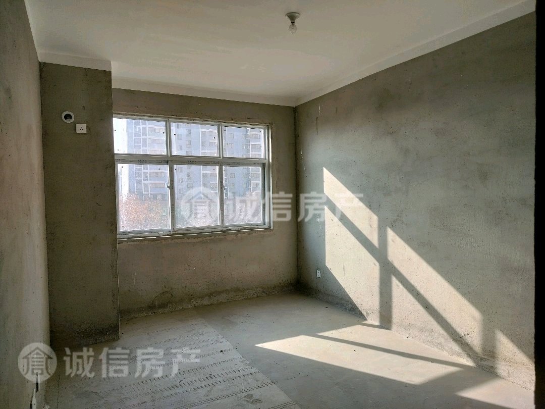 薛园西区,交通方便,环境好,毛坯可随意装修。6