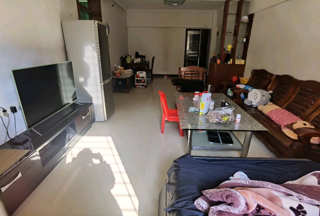 朝阳花园,11年楼龄 朝阳热闹商圈 装修新净 阳光充足 证过五2