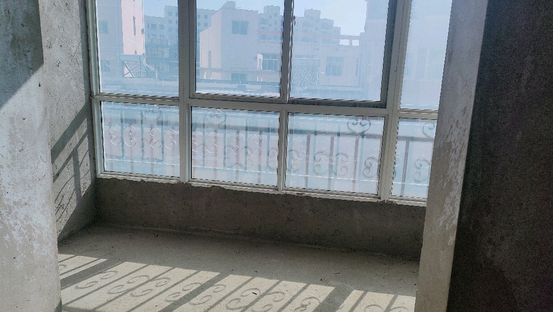 兰包路小区,五室两厅三卫两阳台复试6+7六中,南北通透,光线充足,4