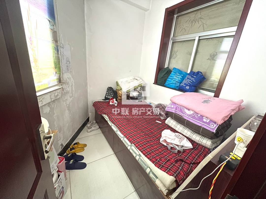 金泰步行街,金泰步行街,底商上去三层半,满二,6