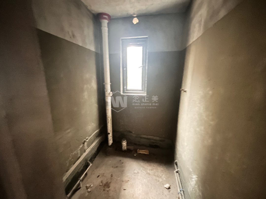 邦泰国际社区北区,带一100平米露台,清水2房3