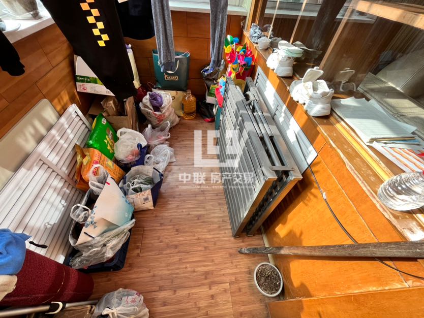 新安小区,暂不卖,到3.20满五年,有20平地下室,还有10几万贷款5