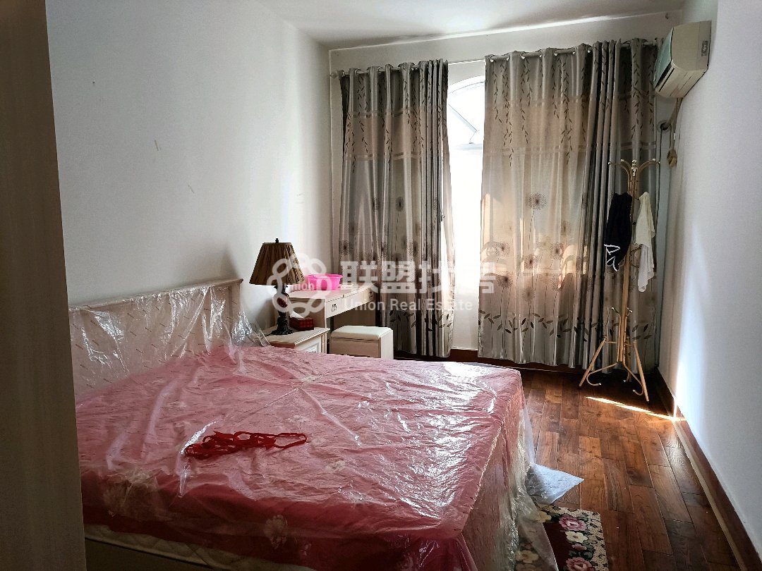 建行小区,广场旁 建行小区别墅 位置好、格局棒、带花园12