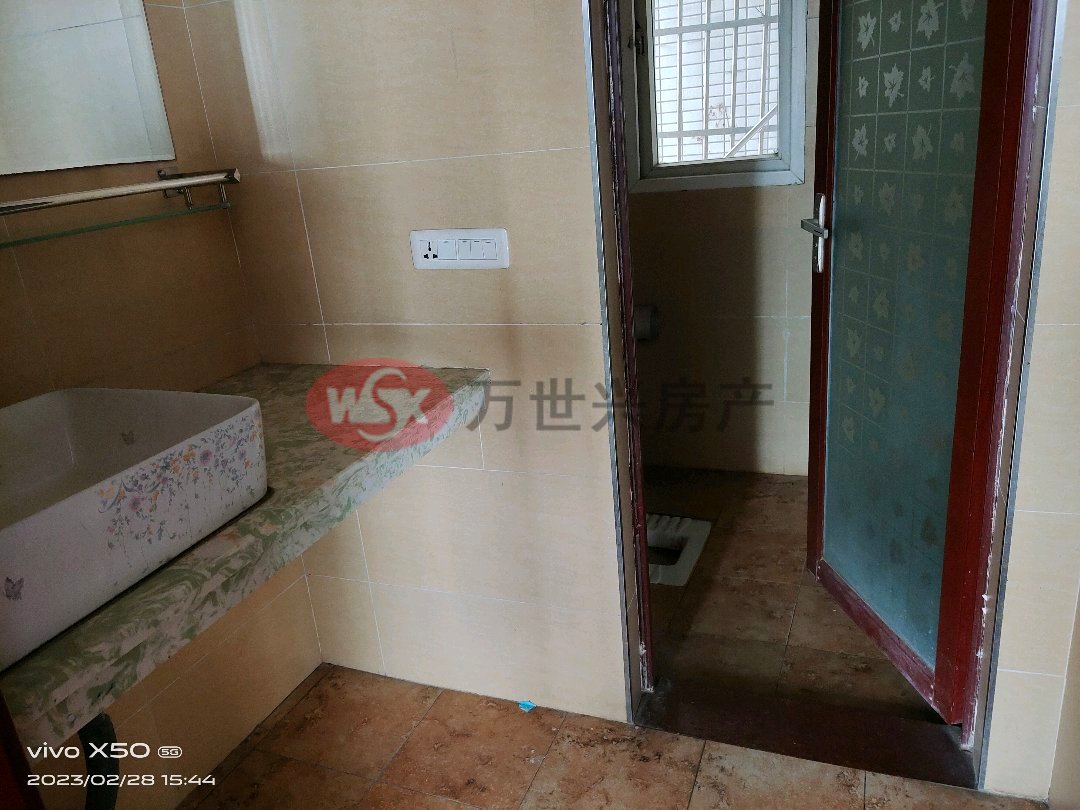 西山花园二期,西山花园 精装三房。地段优越,出行方便 便宜出售6