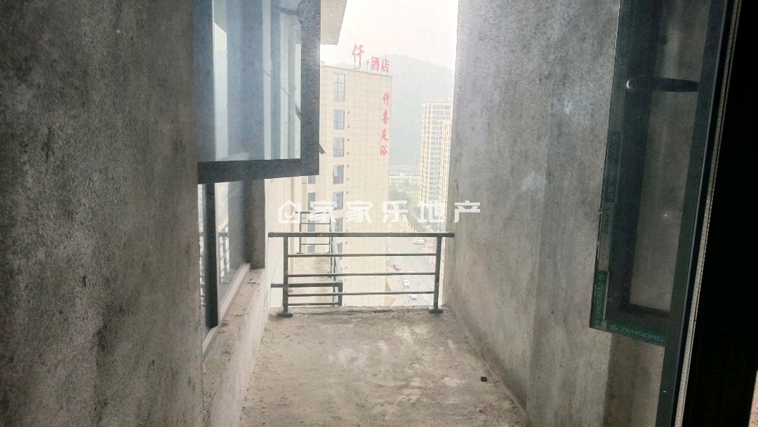 鼎泰三期金色家园,中间户型,无阻挡,车位单卖6万4