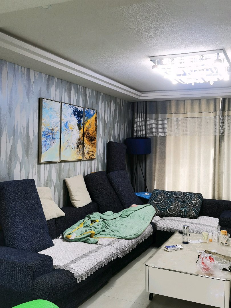 金水湾三期,精装修,五楼,三室两厅,家具家电齐全,拎包入住。10