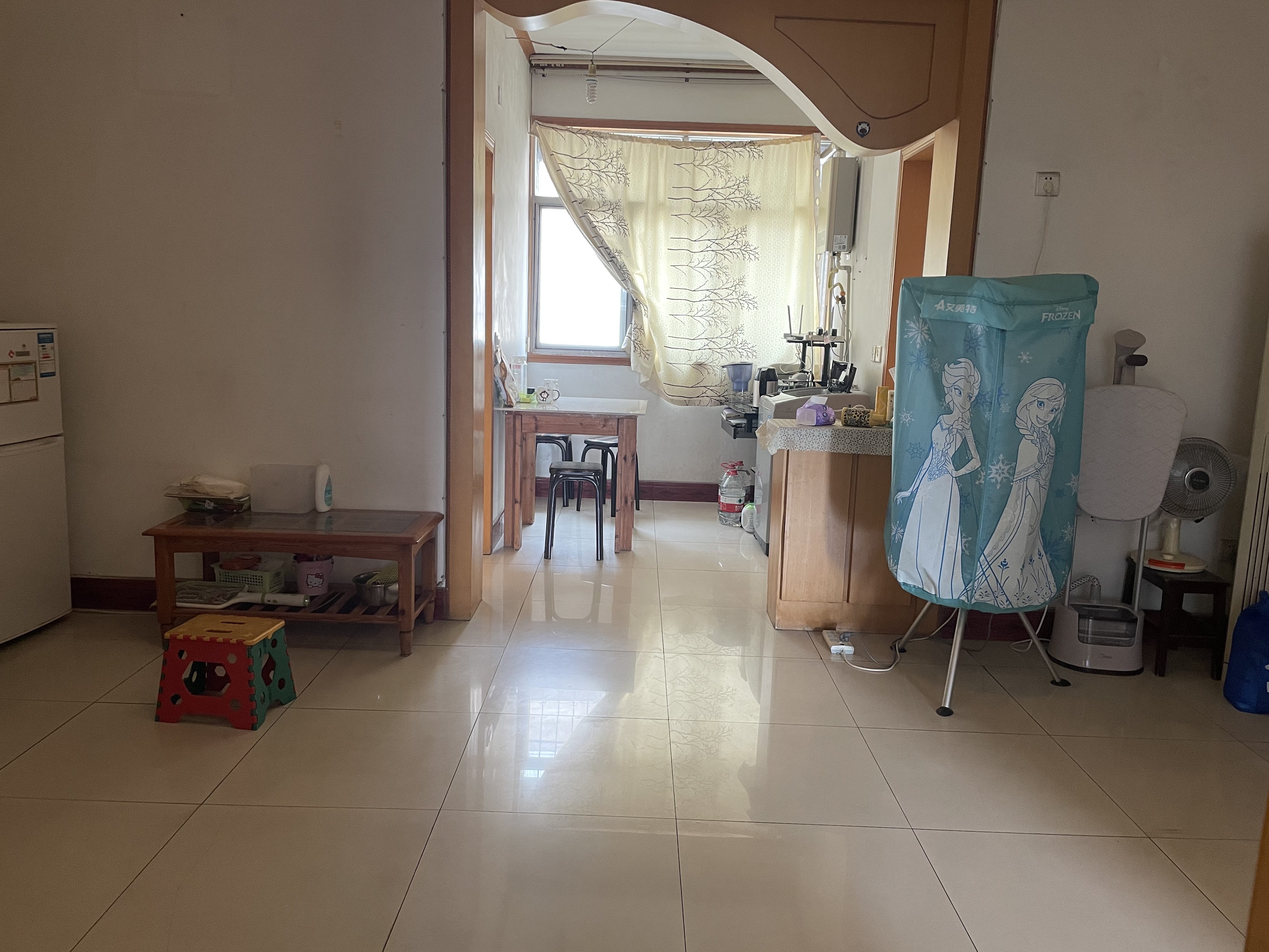 摩托车厂住宿区,院子大好停车,家具家电全送,老证过户10