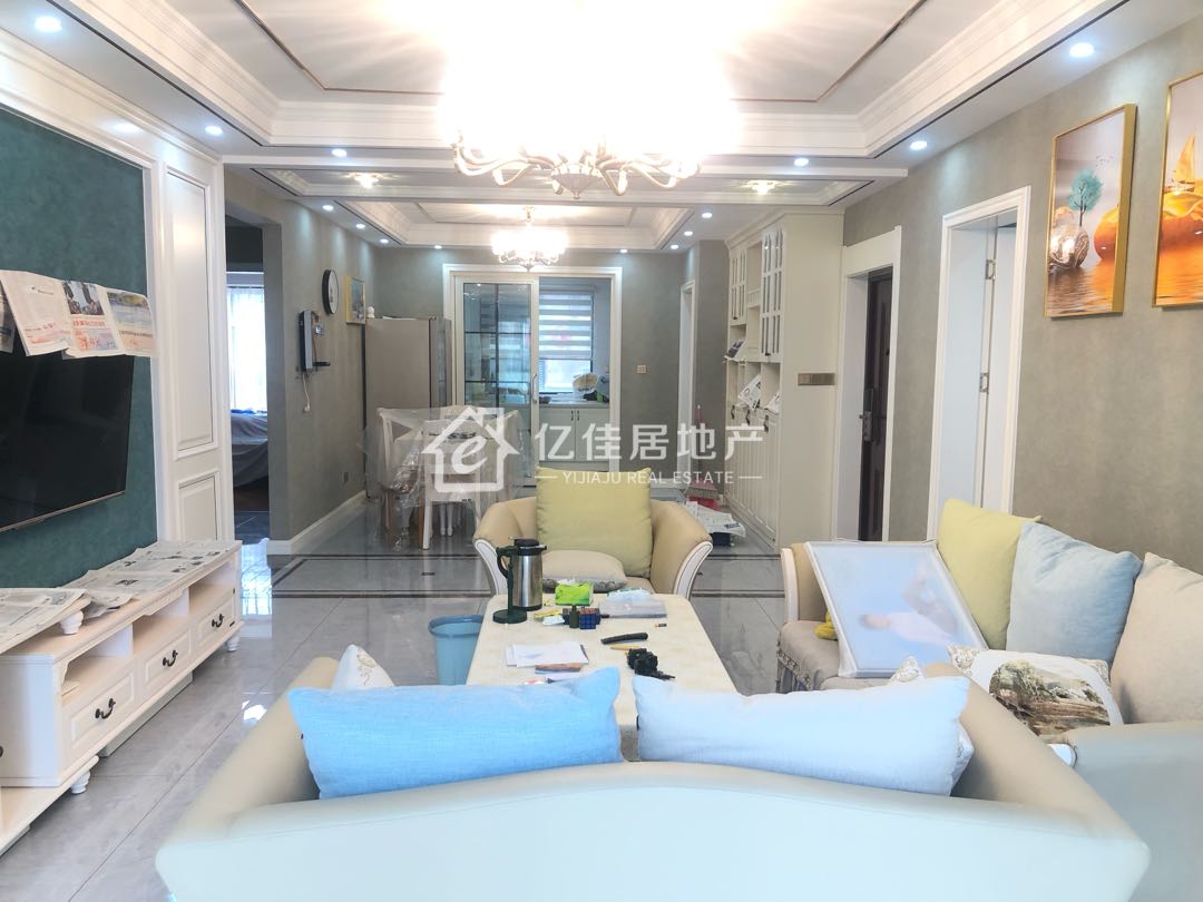 金桂园,拎包入住!30多个精装修!四叶草户型!双通大阳台!2