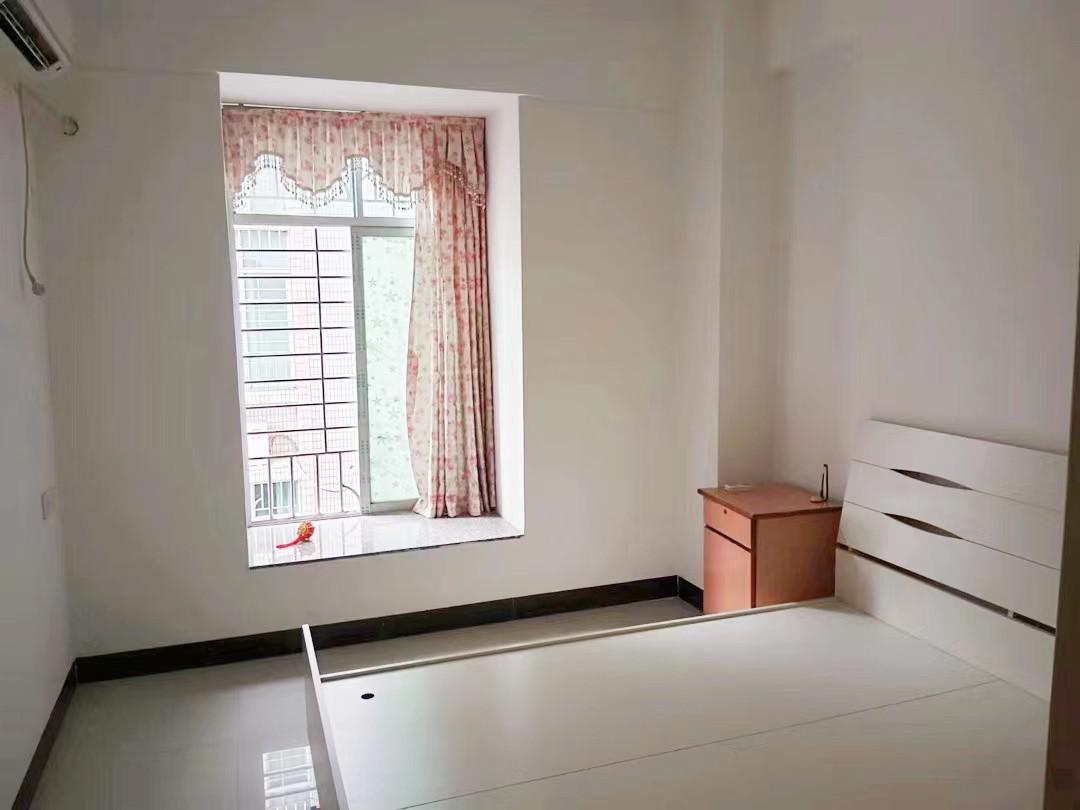 鸿运华庭,鸿运华庭靓户型大三房,采光好楼下就是峰光市场,旁边就是学校11
