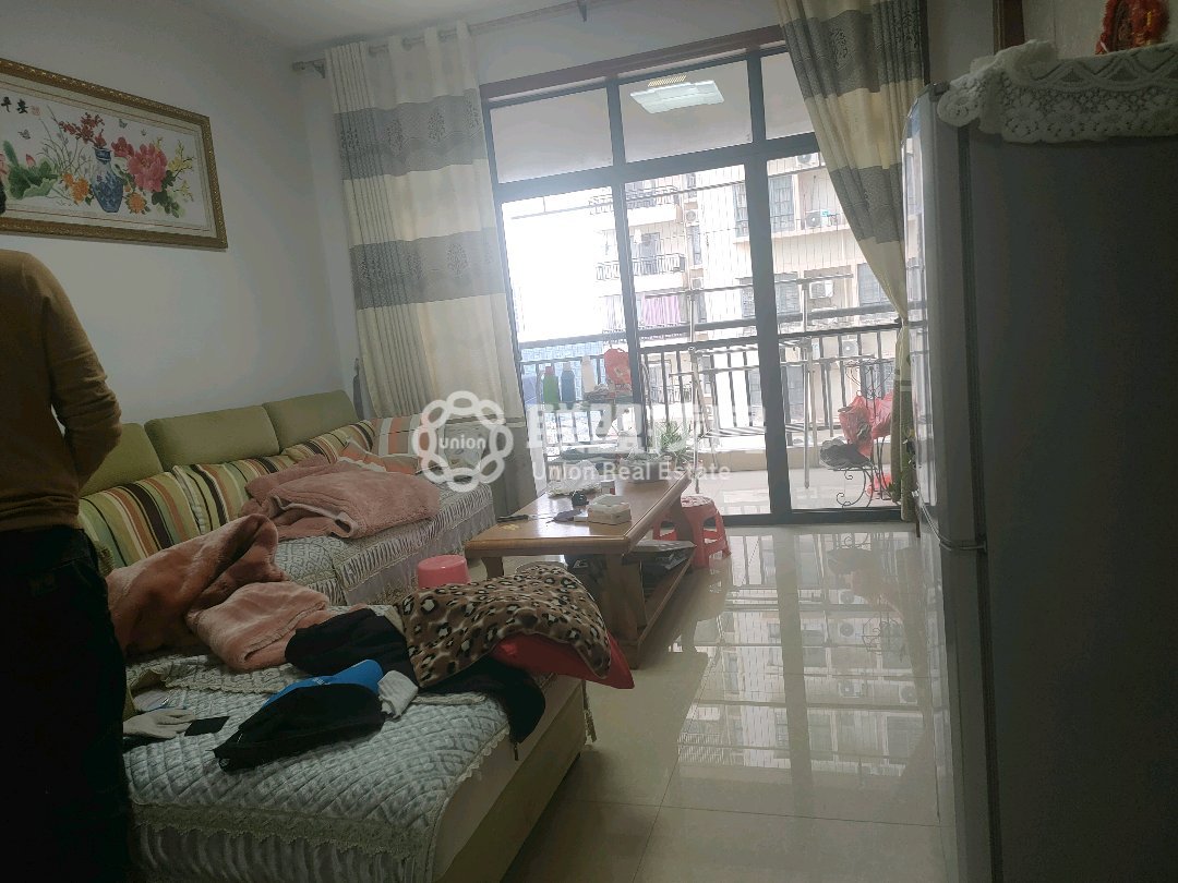 万豪景苑,新世纪广场旁,电梯2+1房,装修好,拎包入住。8