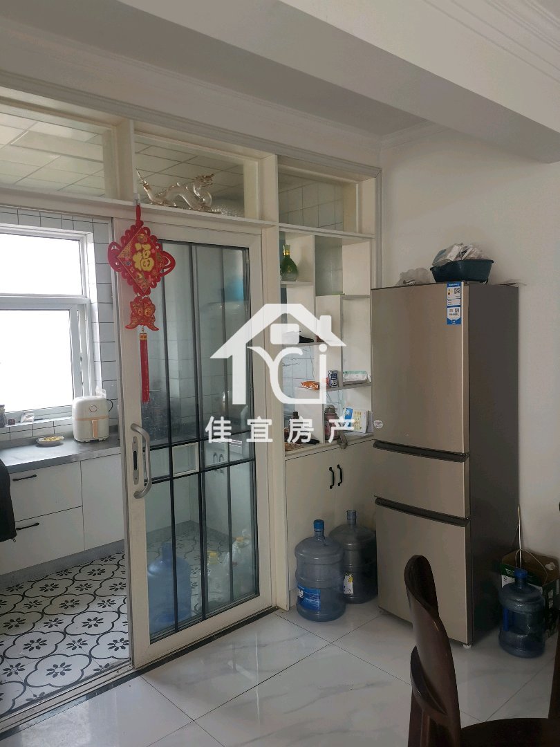 上海城,三室两厅两卫精装房子出租中快到期了8