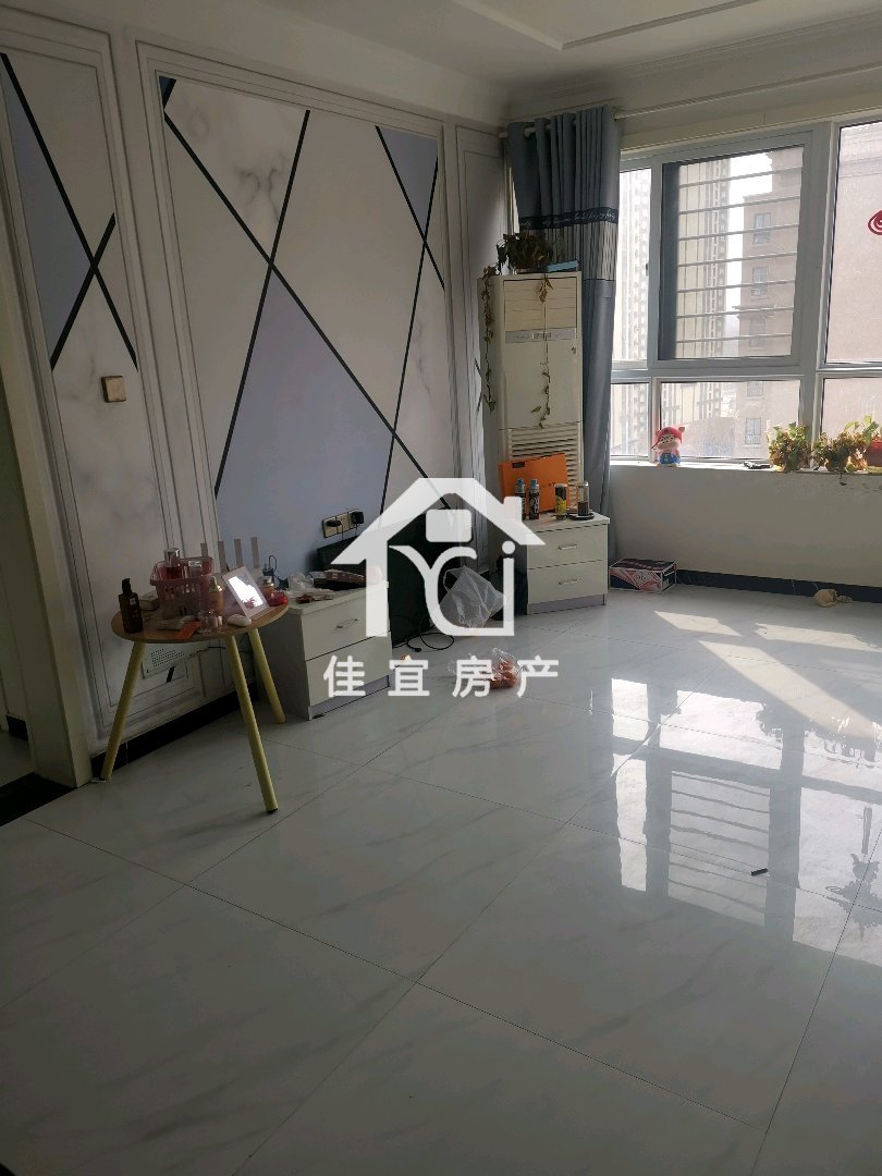 上海城,三室两厅两卫精装房子出租中快到期了4