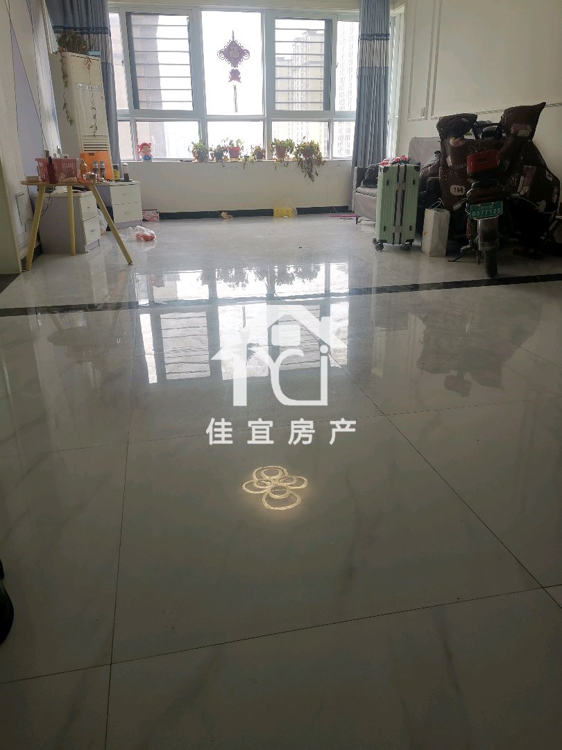上海城,三室两厅两卫精装房子出租中快到期了5