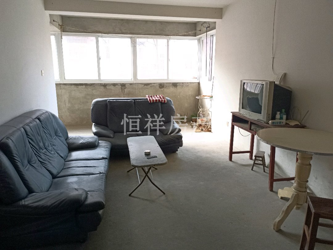 西野行小区,紧邻姜中励才,多层飞机户型4