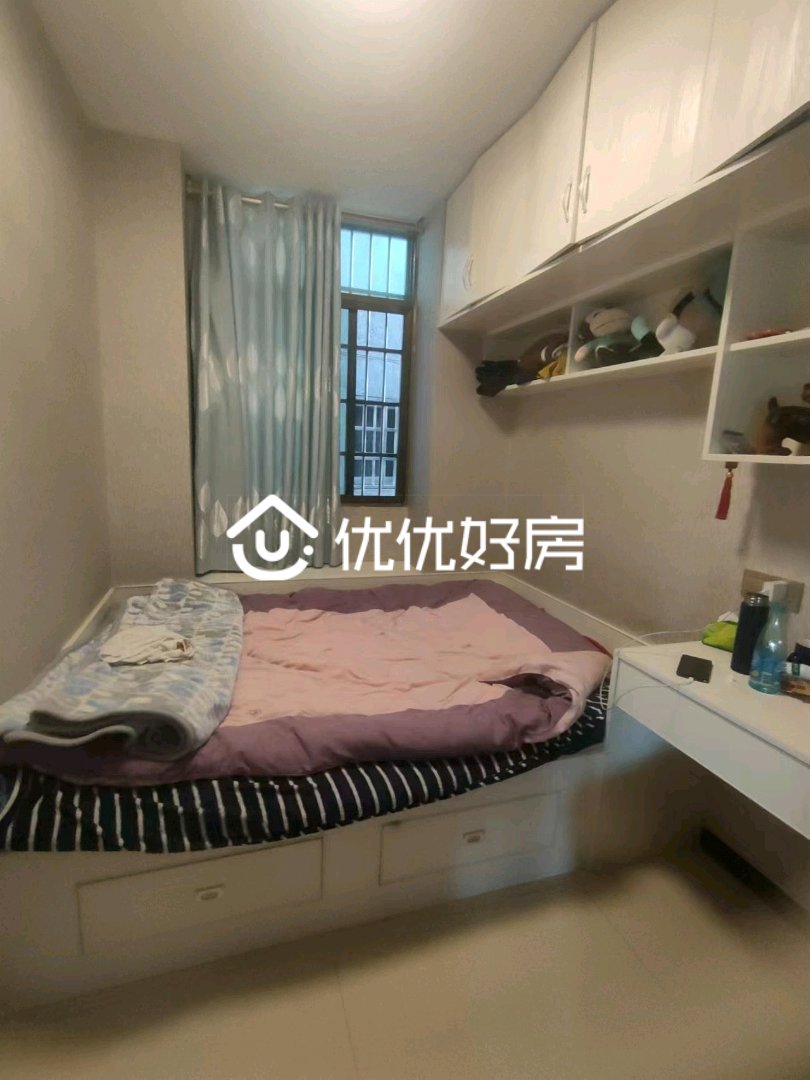 黎川未来城,4楼送五楼,地段中心,一中旁边,交通便利,好停车,带车库10