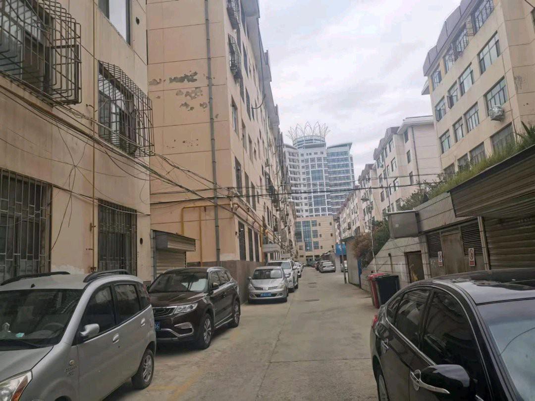 中元住宅小区,交通便利,周边配套设施齐全10