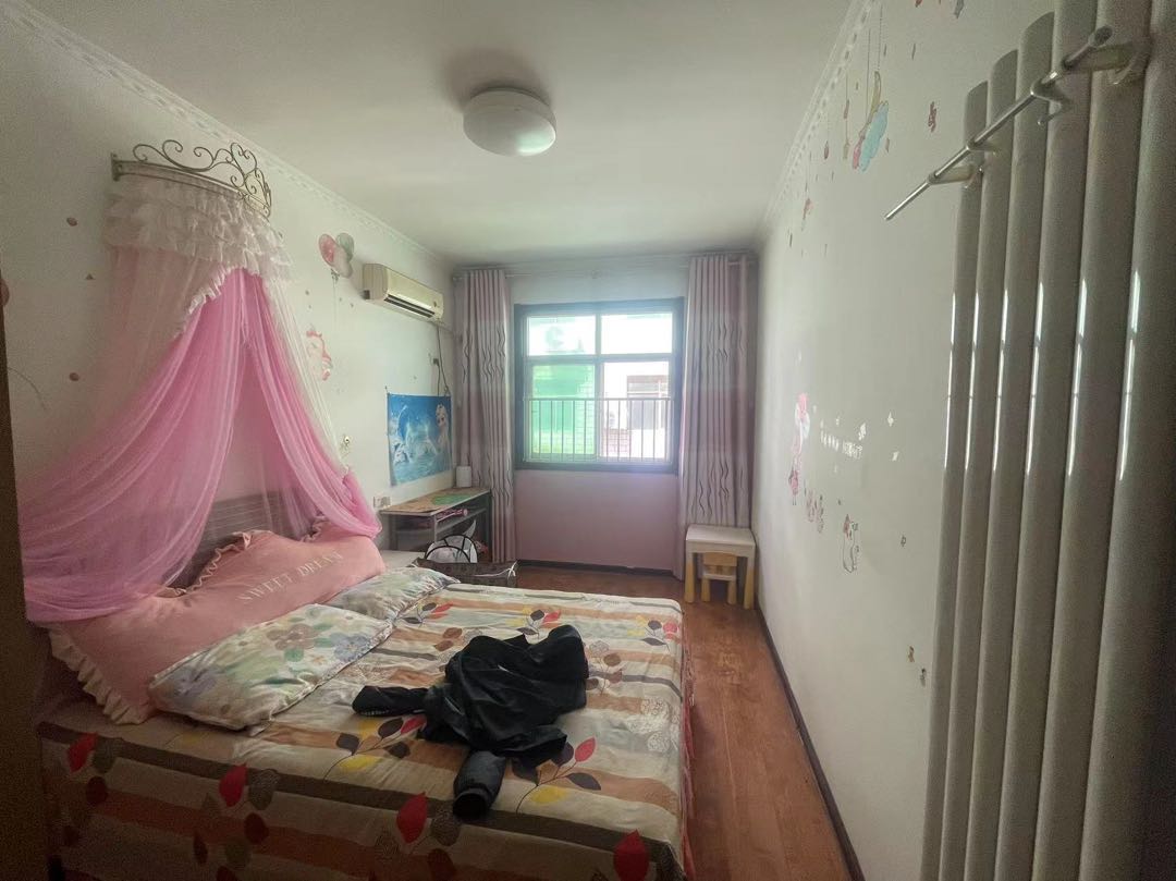 孟庄集贸市场,双气到位,木地板,领包入住,带楼下储藏间7