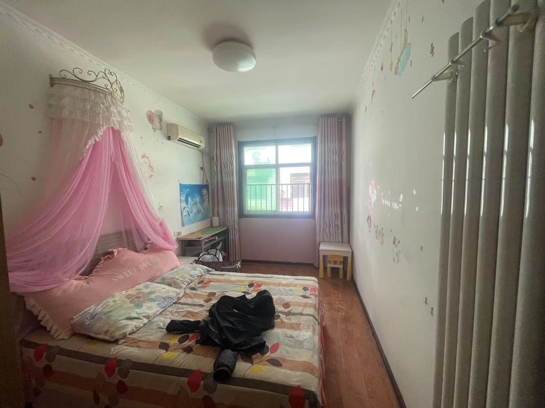 孟庄集贸市场,双气到位,木地板,领包入住,带楼下储藏间5