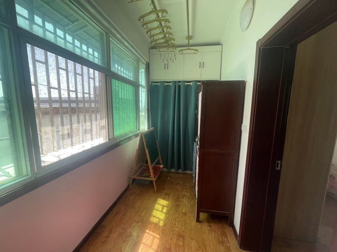 孟庄集贸市场,双气到位,木地板,领包入住,带楼下储藏间6