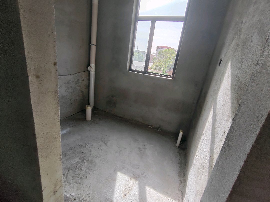 恒宇颐景园,恒宇颐景园17楼边户三室二厅二卫毛坯房58万6