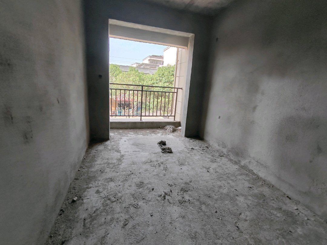 恒宇颐景园,恒宇颐景园17楼边户三室二厅二卫毛坯房58万2