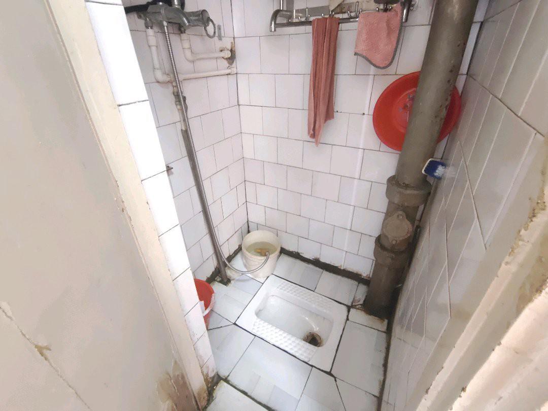 南川西路64号院,一室一厅带阳台落地窗,城中区心脑血管医院东侧9