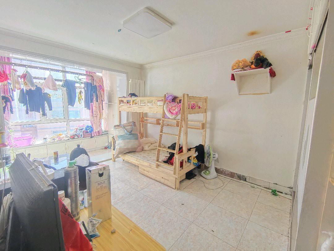 南川西路64号院,一室一厅带阳台落地窗,城中区心脑血管医院东侧3