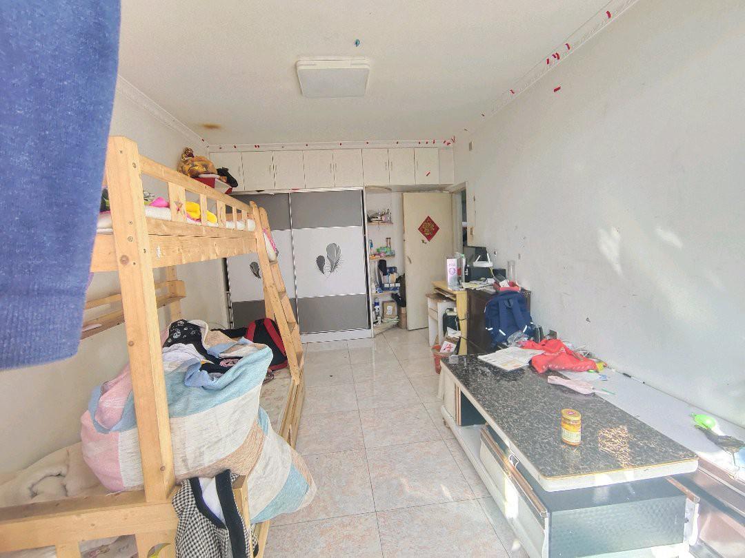 南川西路64号院,一室一厅带阳台落地窗,城中区心脑血管医院东侧12