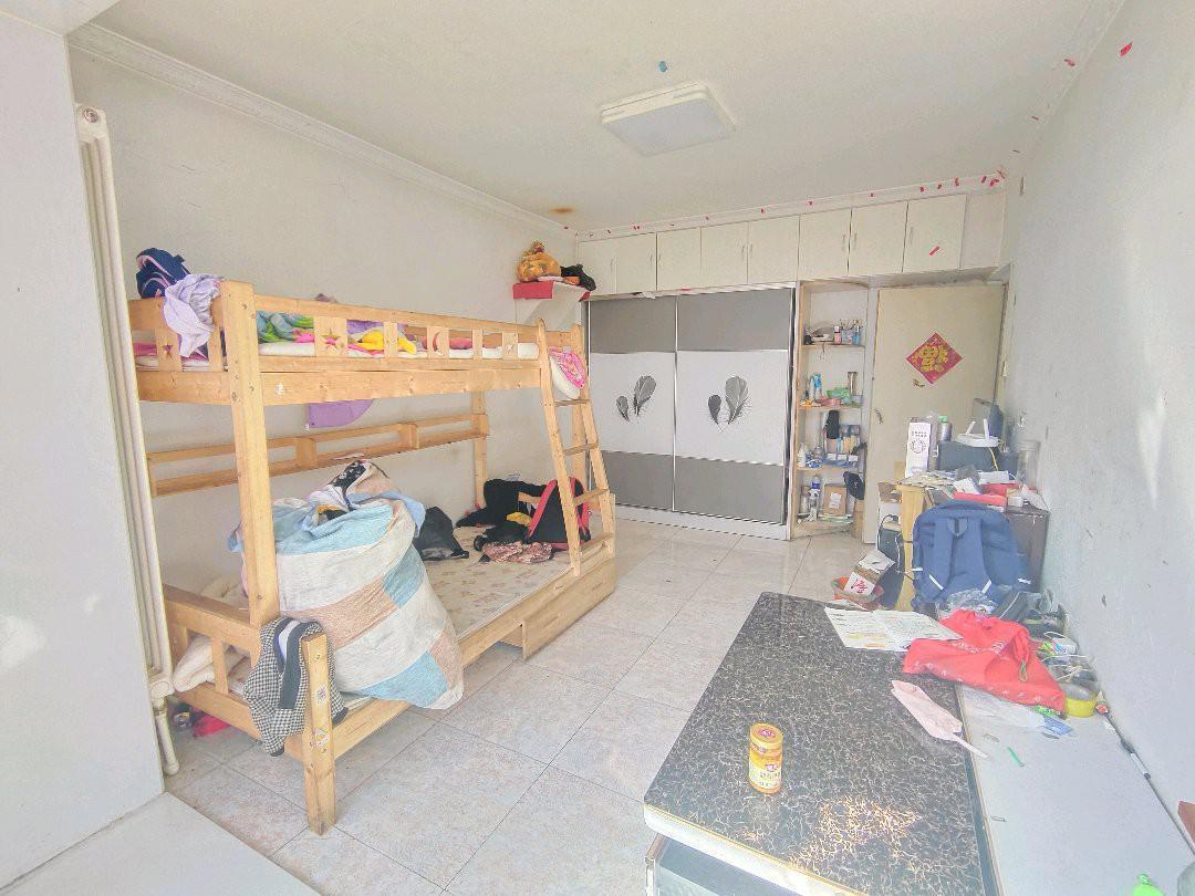 南川西路64号院,一室一厅带阳台落地窗,城中区心脑血管医院东侧6