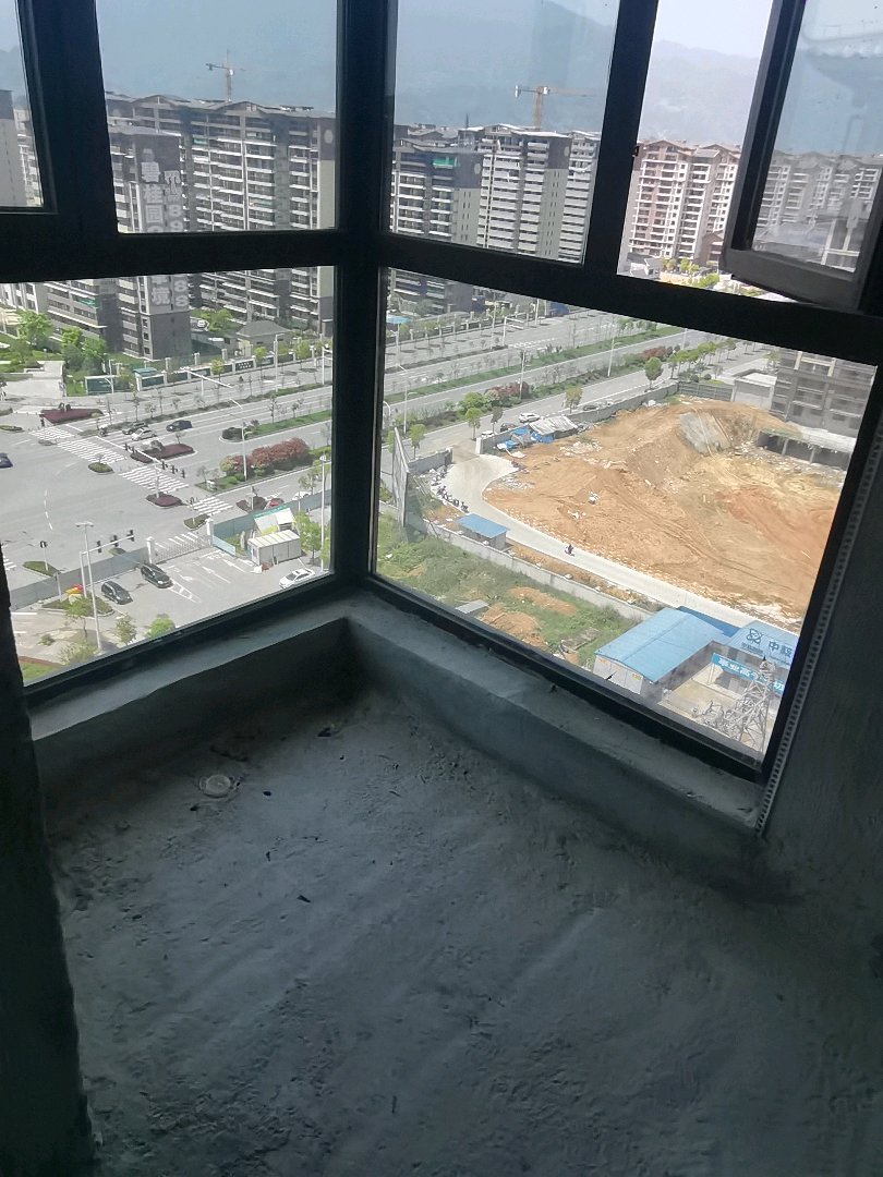 广银海棠湾,海棠湾毛坯三房出售,环境好出行方便3