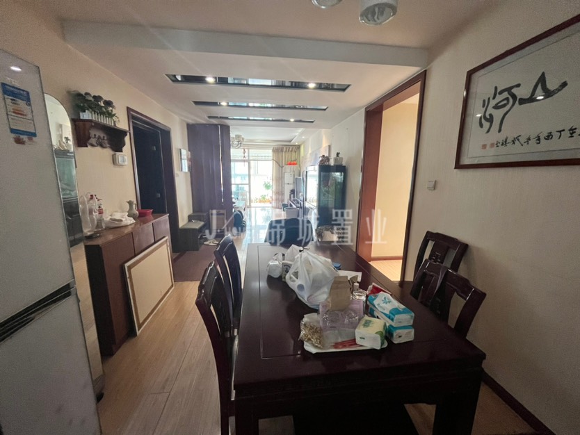 萃庭小区,精品好房,楼层好,视野广,萃庭小区4室2厅2卫1阳台!9