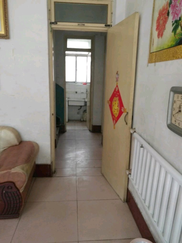 兴华小区,一中 洸河 附近两室一厅 内置楼梯 带院2