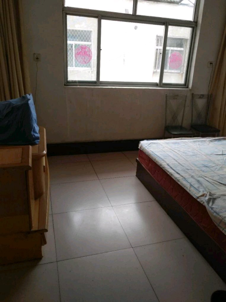 兴华小区,一中 洸河 附近两室一厅 内置楼梯 带院11