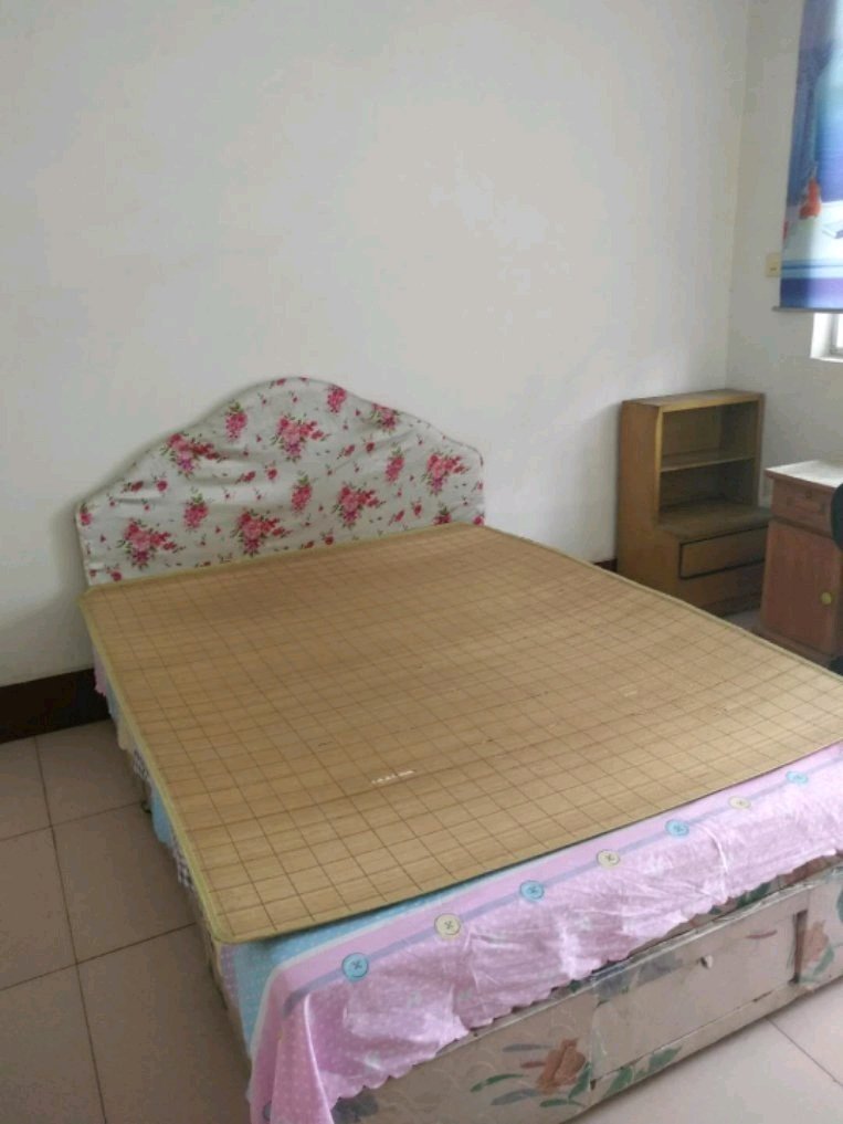 兴华小区,一中 洸河 附近两室一厅 内置楼梯 带院12