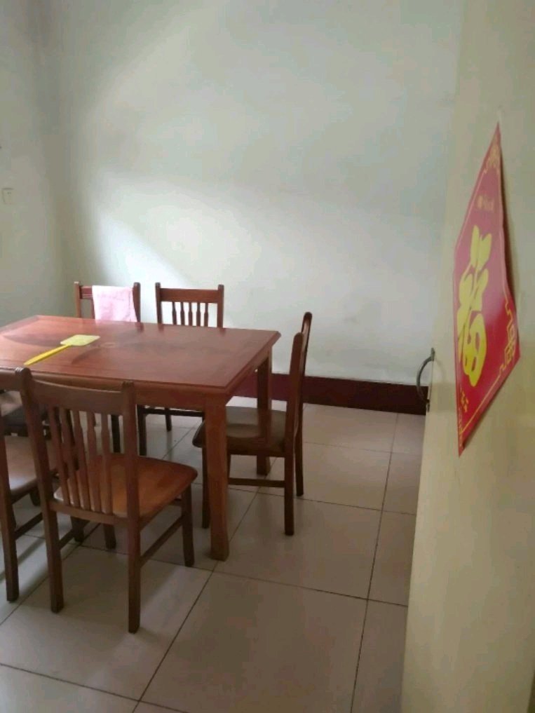 兴华小区,一中 洸河 附近两室一厅 内置楼梯 带院4