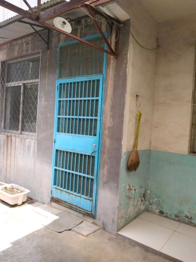 兴华小区,一中 洸河 附近两室一厅 内置楼梯 带院7