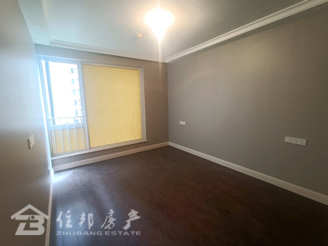 江南名府,江南名府南北超好的地段,住家舒适3