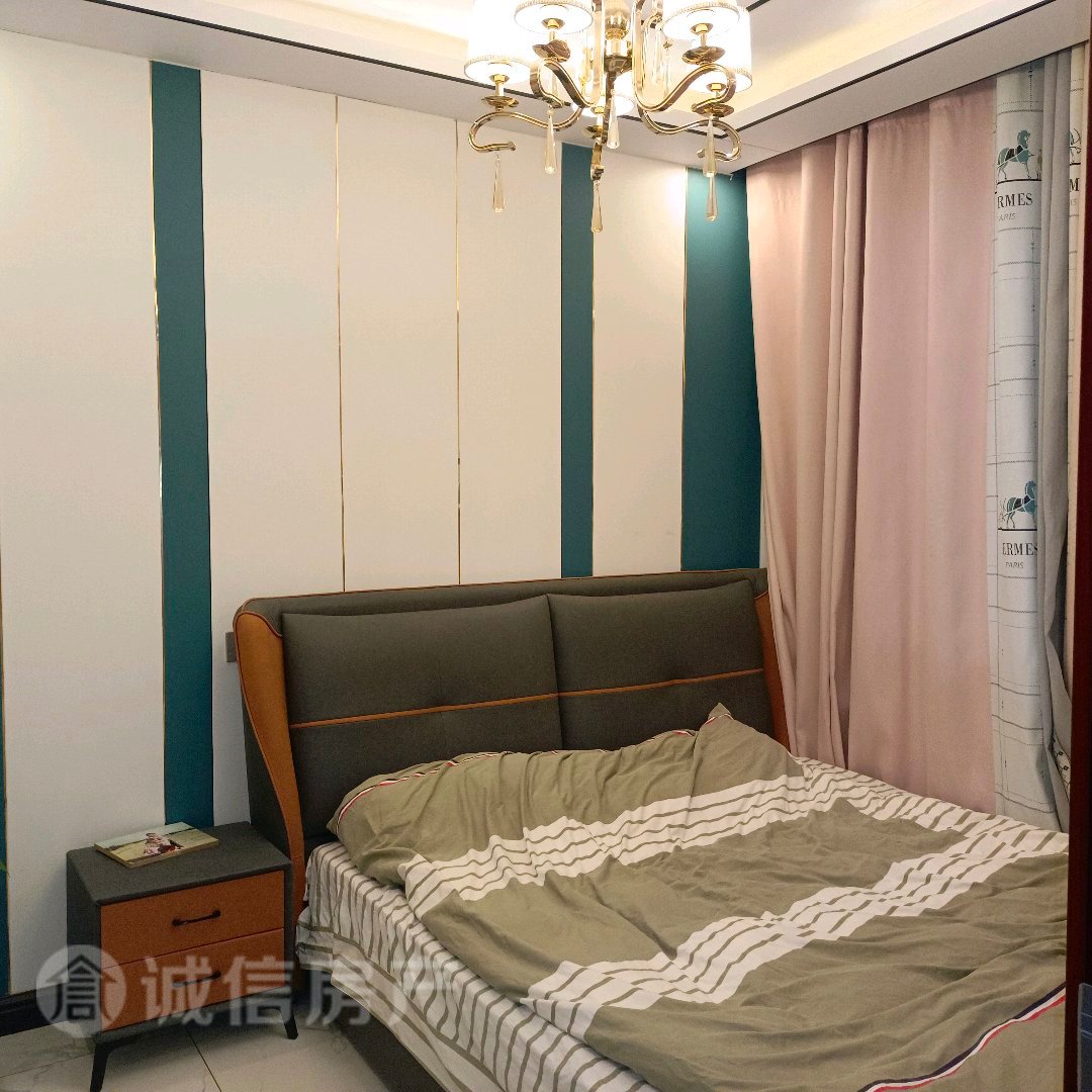 龙河湾小区,桃李春风对面洋房 前排西边户一楼带50多平方大院子豪装11